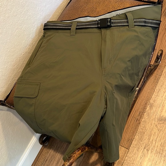 Brand New Orvis Cargo 🫒 color Short 4-way Stretchable Breathable, Comfortable! - Picture 2 of 6